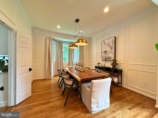 10000 Manor Pl, Fairfax, VA 22032 - dining area with a decorative wall, crown molding, wood finished floors, and recessed lighting