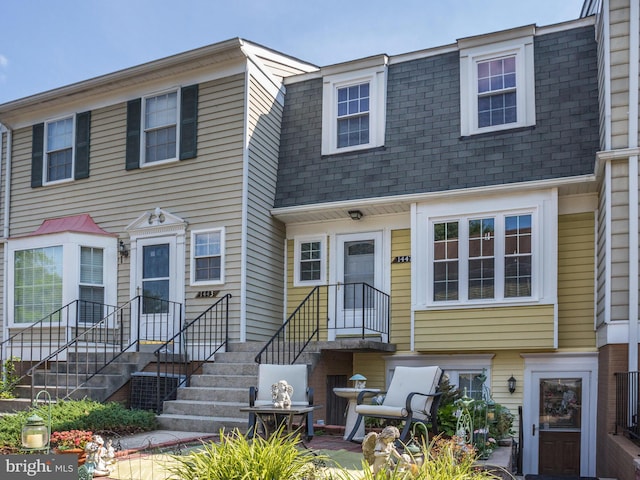 1447 Chatham Ct, Crofton, MD 21114 - townhome / multi-family property with a shingled roof