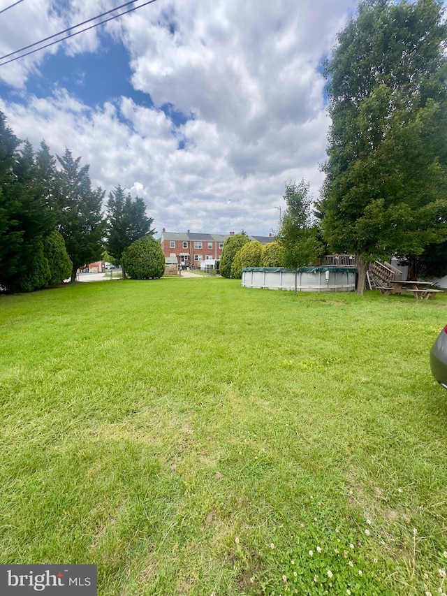 1646 Gray Haven Ct, Dundalk, MD 21222 - view of grassy yard with a covered pool