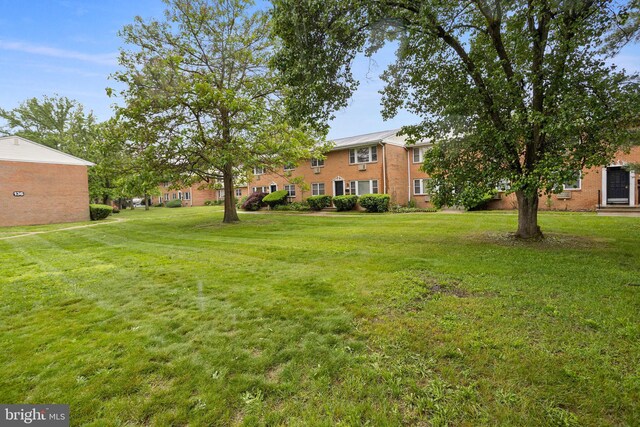 132 The Orchards Unit I, East Windsor, NJ 08520 - view of green lawn