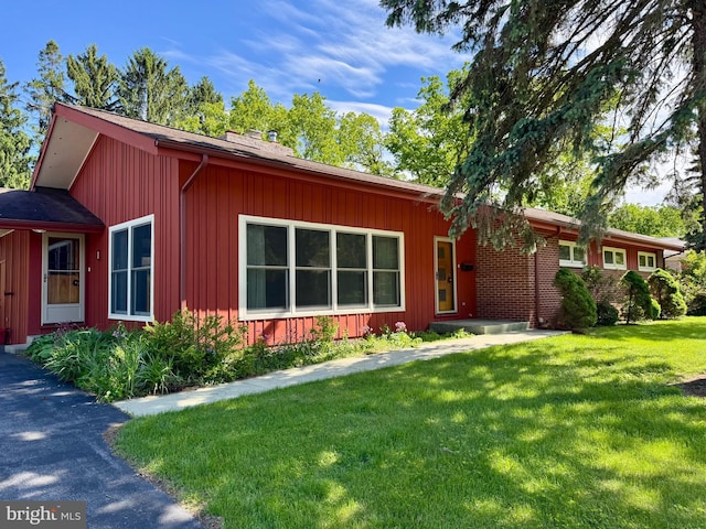606 W Hamilton Ave, State College, PA 16801 - ranch-style house with a front lawn and board and batten siding