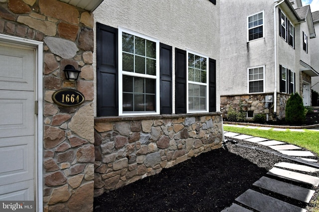 1664 Brynne Ln, Pottstown, PA 19464 - view of side of property featuring stone siding and stucco siding