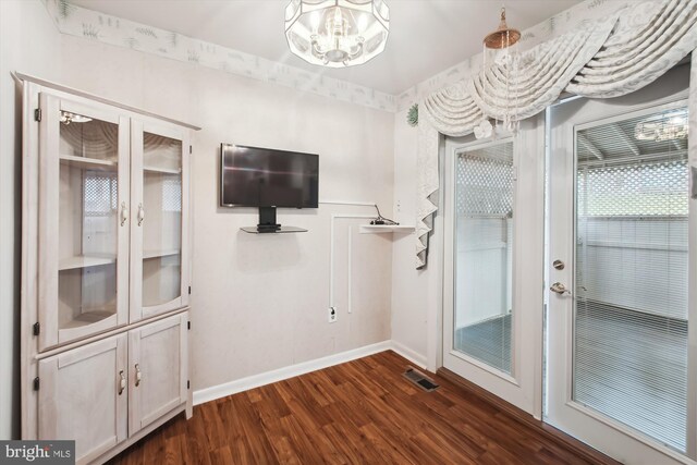 38 Western Winds Cir Unit 38, Baltimore, MD 21244 - unfurnished dining area featuring dark wood-style flooring, a chandelier, and baseboards