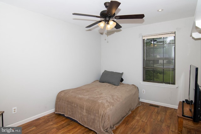 507 Essex Ct, Mantua, NJ 08051 - bedroom with hardwood / wood-style flooring, baseboards, recessed lighting, and ceiling fan