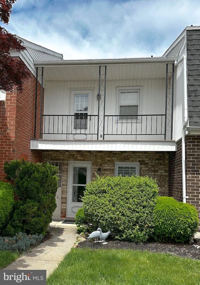 737 Hardwick Pl, York, PA 17404 - view of front of property featuring a balcony and brick siding