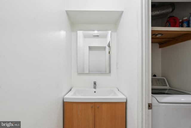 2213 Race St Unit 202, Philadelphia, PA 19103 - laundry room featuring a sink and washer / dryer