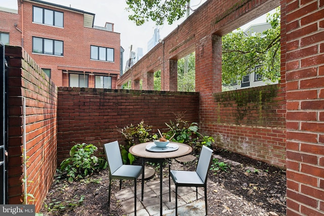 2213 Race St Unit 202, Philadelphia, PA 19103 - fenced backyard featuring a patio area
