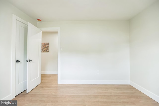 4 Donna Marie Ct, Sicklerville, NJ 08081 - unfurnished bedroom with light wood finished floors and baseboards
