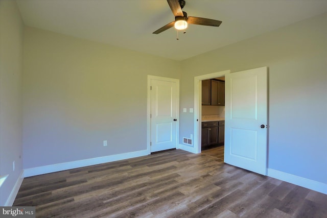 104 Lightfoot Ln, Dillsburg, PA 17019 - unfurnished bedroom featuring baseboards, dark wood-type flooring, connected bathroom, and a ceiling fan