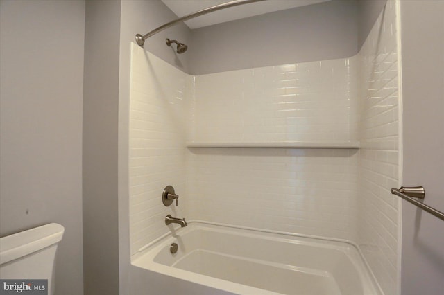 104 Lightfoot Ln, Dillsburg, PA 17019 - full bath featuring toilet and bathtub / shower combination
