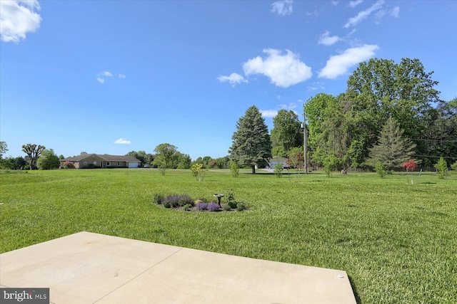 104 Lightfoot Ln, Dillsburg, PA 17019 - view of green lawn featuring a patio