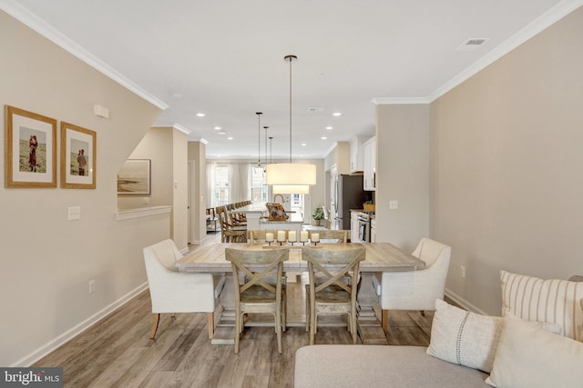 45210 Lettermore Sq, Sterling, VA 20166 - dining room featuring light wood-style flooring, crown molding, baseboards, and recessed lighting