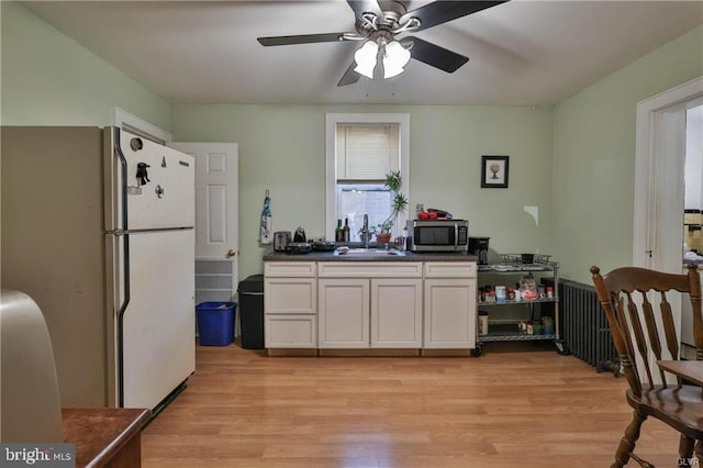 517 W Burke St, Easton, PA 18042 - kitchen featuring stainless steel microwave, a sink, dark countertops, a ceiling fan, and freestanding refrigerator