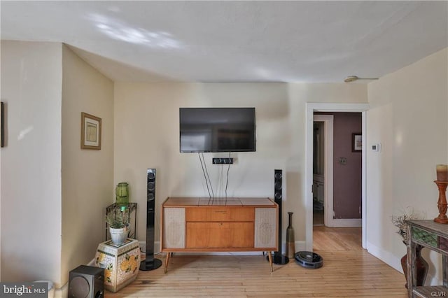 517 W Burke St, Easton, PA 18042 - living room with light wood-style flooring and baseboards