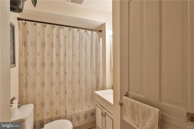 517 W Burke St, Easton, PA 18042 - bathroom featuring toilet, vanity, and curtained shower