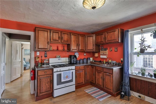 517 W Burke St, Easton, PA 18042 - kitchen with gas range gas stove, a sink, plenty of natural light, a textured ceiling, and dark countertops
