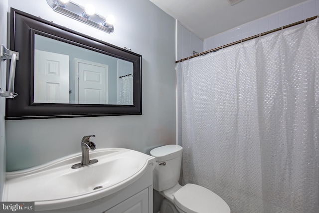 113 Tremont St, Manassas Park, VA 20111 - bathroom with toilet, vanity, and a shower with curtain