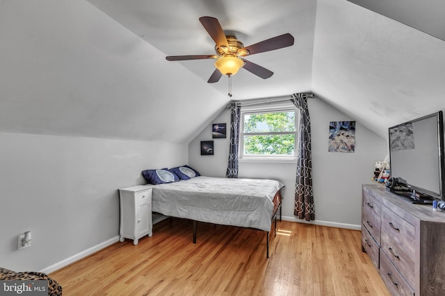 113 Tremont St, Manassas Park, VA 20111 - bedroom featuring light wood-style floors, vaulted ceiling, baseboards, and a ceiling fan