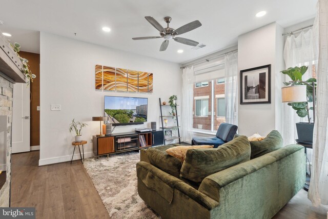 625 Slaters Ln Unit 201, Alexandria, VA 22314 - living area featuring wood finished floors, a ceiling fan, and recessed lighting