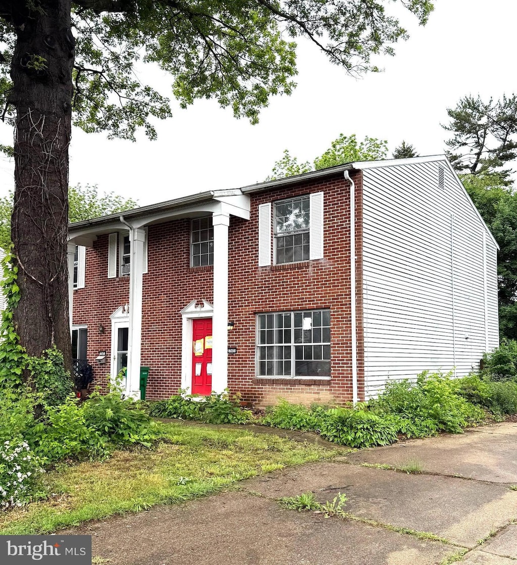 243 W Ridge St, Carlisle, PA 17013 - greek revival inspired property featuring brick siding