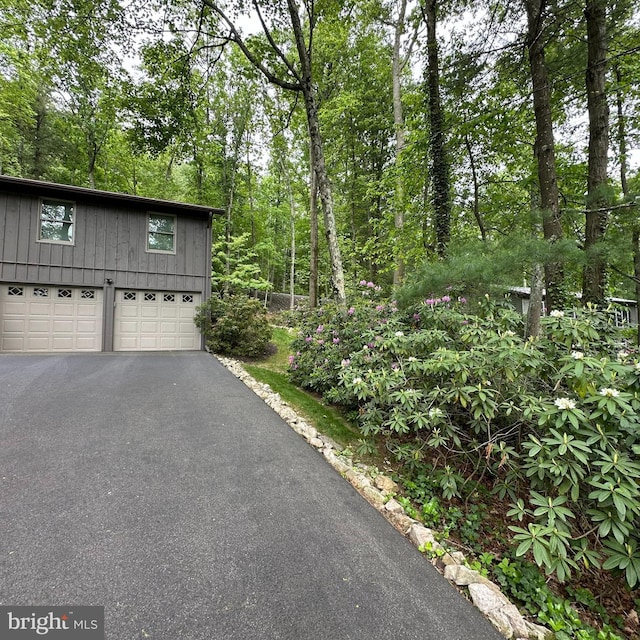 8201 Michaux Dr, Fayetteville, PA 17222 - view of side of property with a garage and driveway