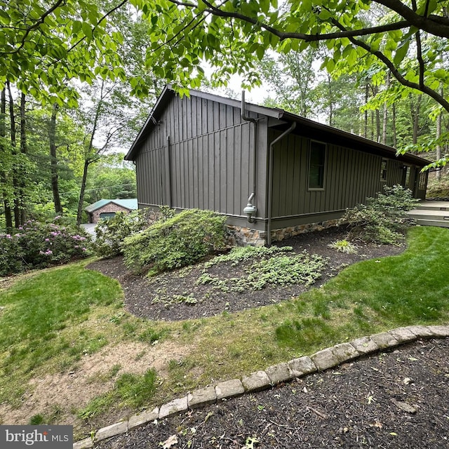 8201 Michaux Dr, Fayetteville, PA 17222 - view of side of home with board and batten siding