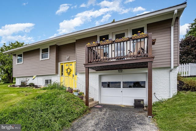 612 Colonial Dr, Dallastown, PA 17313 - split foyer home with an attached garage, a balcony, brick siding, driveway, and a front yard