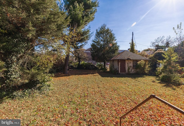 28 Chestnut St, Salem, NJ 08079 - view of green lawn with an outdoor structure