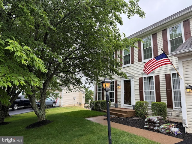 8 New Brunswick Ct, Stafford, VA 22554 - colonial-style house featuring a front yard