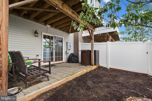 8486 Craggan Ln, Manassas, VA 20109 - fenced backyard with a patio