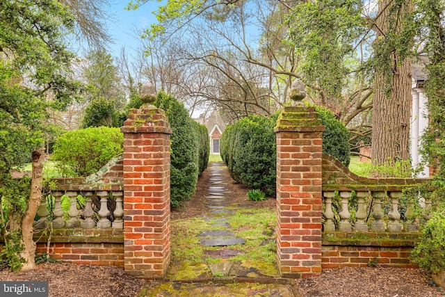 318 N Quaker Ln, Alexandria, VA 22304