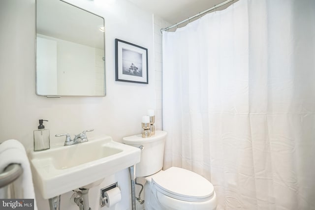 220 Locust St Unit 15Des, Philadelphia, PA 19106 - bathroom with toilet, a sink, and curtained shower