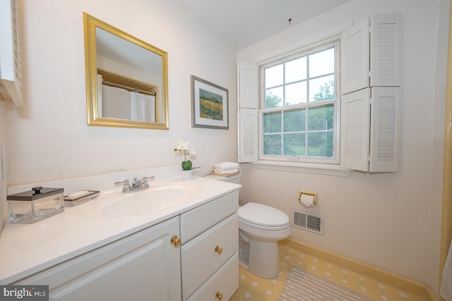 849 Milmar Rd, Newtown Square, PA 19073 - full bathroom with vanity and toilet