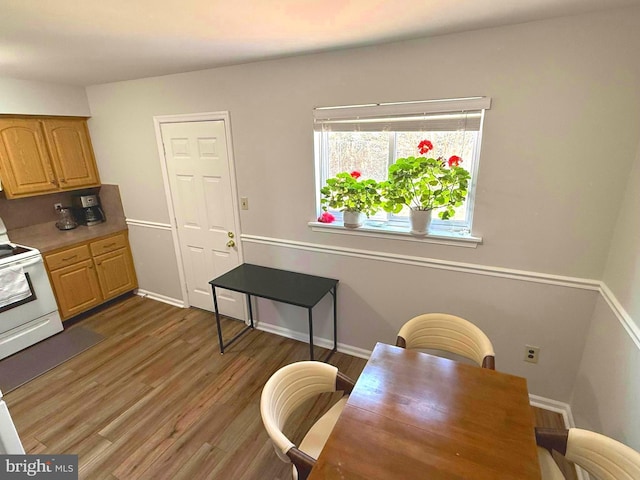 1006 N York Rd Unit 15, Willow Grove, PA 19090 - dining space with wood finished floors and baseboards