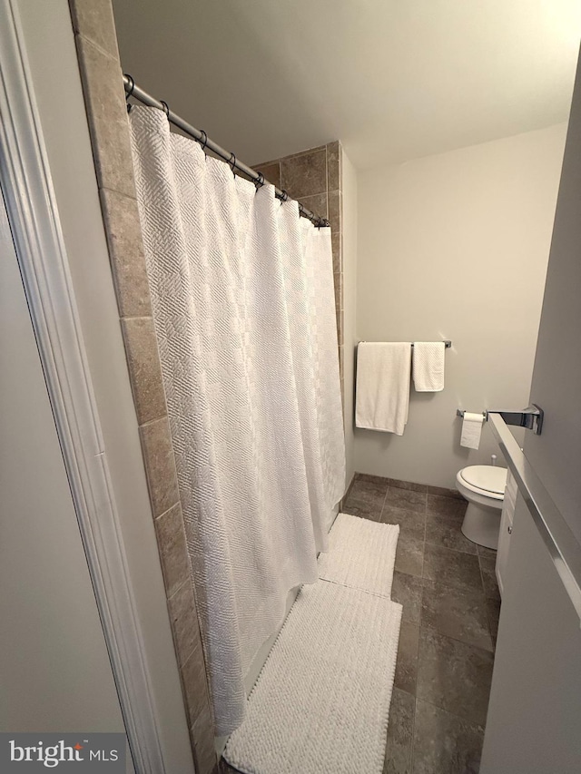 1006 N York Rd Unit 15, Willow Grove, PA 19090 - full bath featuring toilet and a shower with shower curtain
