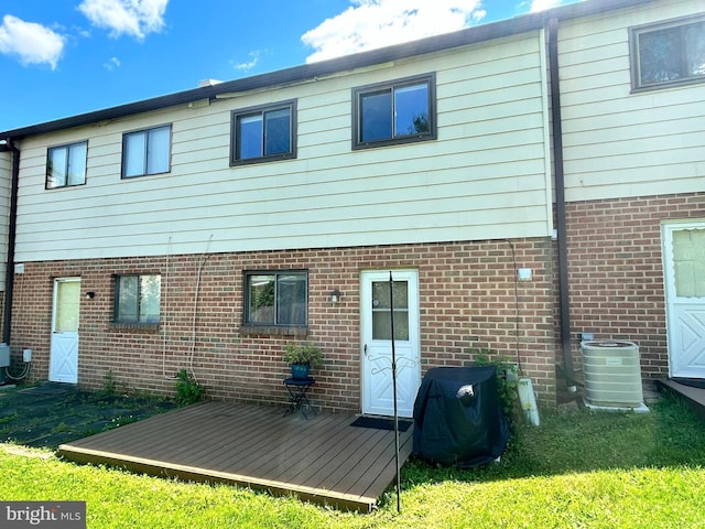 1006 N York Rd Unit 15, Willow Grove, PA 19090 - back of property with cooling unit, brick siding, and a deck