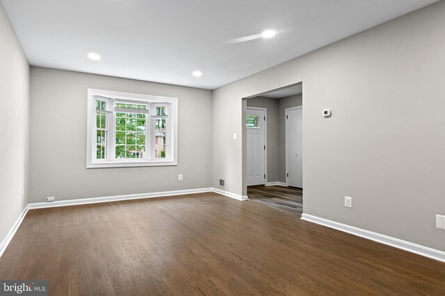4727 Exeter St, Annandale, VA 22003 - spare room featuring dark wood-style flooring, baseboards, and recessed lighting