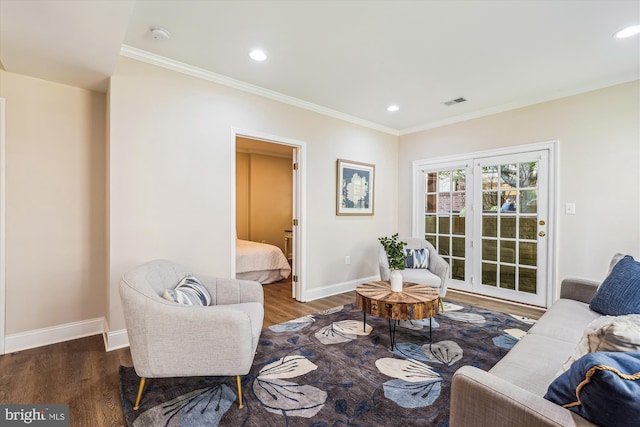 2227 N Albemarle St, Arlington, VA 22207 - living area featuring wood finished floors, baseboards, crown molding, and recessed lighting