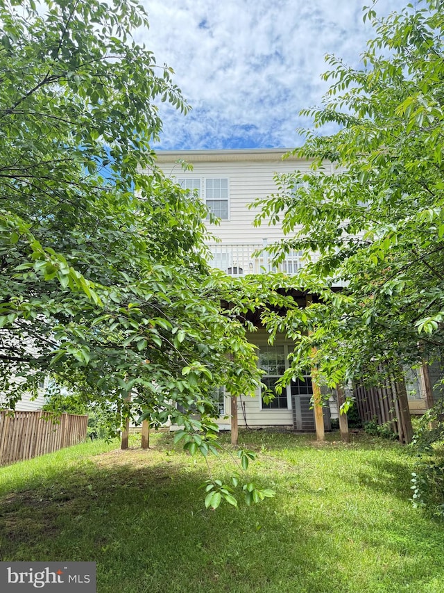 16321 Flotsam Ln, Woodbridge, VA 22191 - view of yard