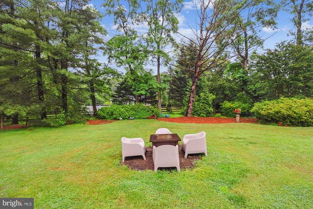 2740 Hunter Mill Rd, Oakton, VA 22124 - view of grassy yard