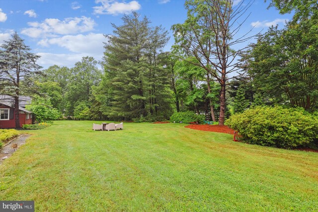 2740 Hunter Mill Rd, Oakton, VA 22124 - view of grassy yard