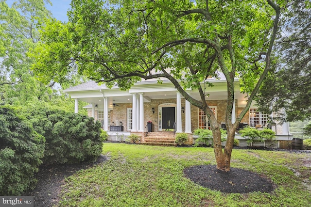 2740 Hunter Mill Rd, Oakton, VA 22124 - view of front of house featuring ceiling fan, covered porch, a front yard, and brick siding