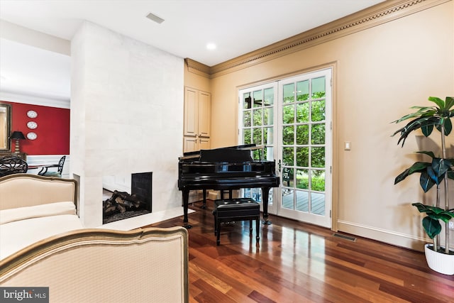 2740 Hunter Mill Rd, Oakton, VA 22124 - living room with baseboards, wood finished floors, ornamental molding, and recessed lighting