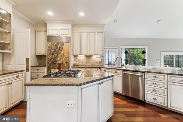 2740 Hunter Mill Rd, Oakton, VA 22124 - kitchen with stainless steel appliances, dark wood-style flooring, a sink, tasteful backsplash, and a kitchen island