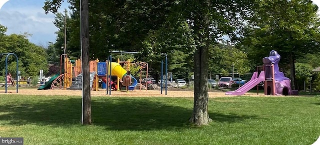 7108 Robinwood Dr, Tobyhanna, PA 18466 - community jungle gym featuring a lawn
