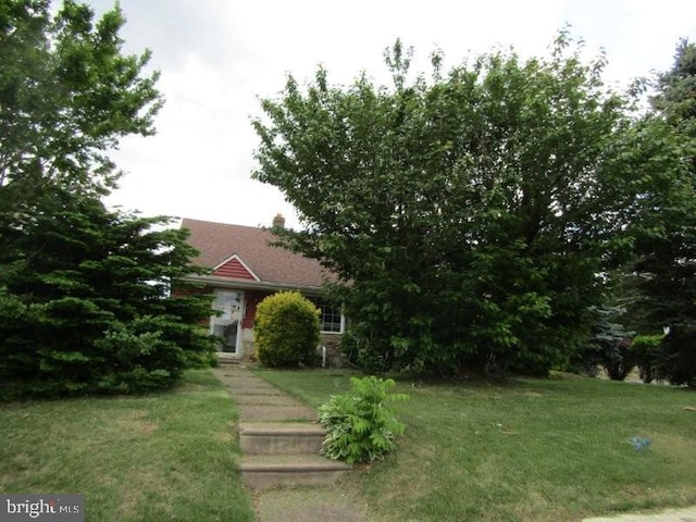 3100 Welsh Rd, Philadelphia, PA 19136 - view of property hidden behind natural elements featuring a front yard