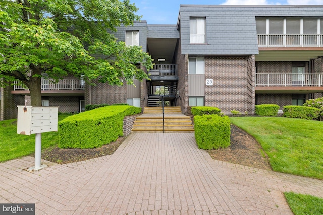 29 Stonehenge Cir Unit 6, Pikesville, MD 21208 - view of building exterior with stairway