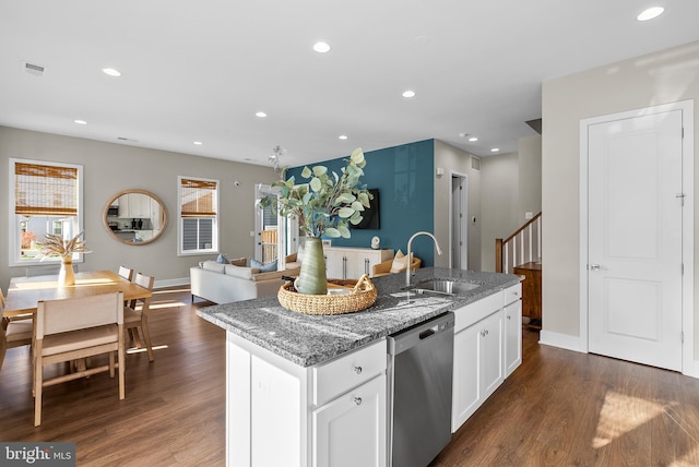 25493 Grassy Meadow Dr, Aldie, VA 20105 - kitchen with dishwasher, a sink, dark wood-type flooring, a kitchen island with sink, and recessed lighting