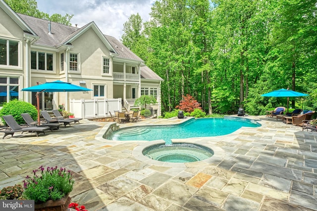 5026 Huntwood Manor Dr, Fairfax, VA 22030 - outdoor pool with an in-ground hot tub and a patio