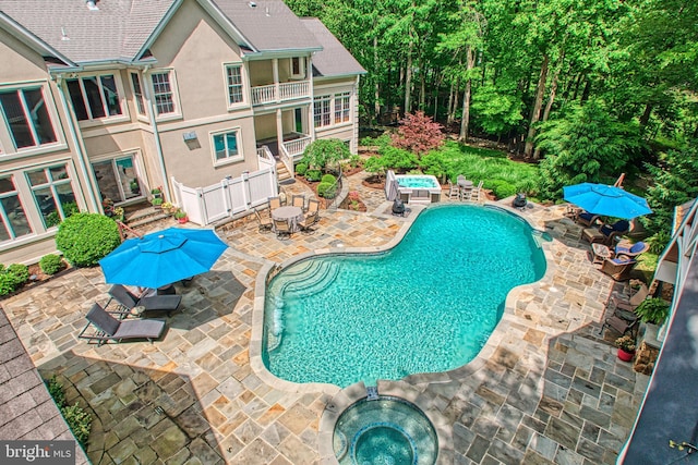 5026 Huntwood Manor Dr, Fairfax, VA 22030 - outdoor pool featuring an in-ground hot tub, a patio area, and outdoor dining space